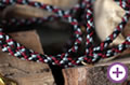 Flechtleinen von indilines in Handarbeit hergestellt. Suchen Sie eine individuell geflochtene oder geknüpfte Hundeleine, Halsband oder Hundegeschirr? Eine Hundeleine soll 2 m oder 3 m lang sein oder eine Handschlaufe haben?